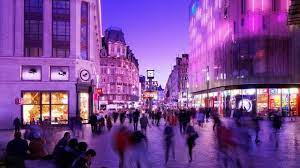 Leicester square is in the heart of london's west end theatre district. Leicester Square Offentlicher Platz Visitlondon Com