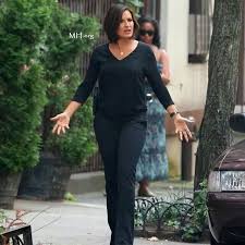 Law Order Special Victims Unit Season 19 Episode 23 Cast Mariska Hargitay Saing Bring It Lol Olivia Benson Mariska Hargitay Law And Order Svu