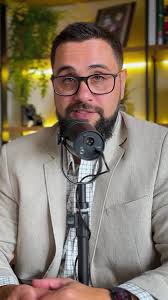 Você tem um copo Stanley? Entenda o que está por trás do sucesso da marca,  que já era um sucesso, mas que se reinventou e multiplicou seu faturamento!  💰🤑 Terence Reilly, nos deu uma aula de como ...