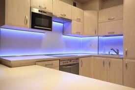 Yaklaşık 2 metre 3 çipli beyaz şerit led ister kesin ister. Mutfakta Aydinlatma Icin Bir Anahtar Takma Mutfakta Gerekli Hazirliklar Led Serit Nedir