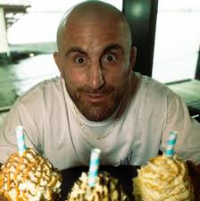 UFC STAR Alexander "The Great" Volkanovski knows where to find the best  burgers in Perth 😮‍💨 What an honour not only having one of our idols into  the Elizabeth Quay store to