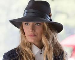 Blake lively is almost unrecognizable as she sports a black eye and bloodied, bruised face on the set of a simple favor. The Next Level Fashion In Blake Lively S A Simple Favor 9style