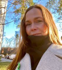 Jane Roos's Instagram, Twitter & Facebook