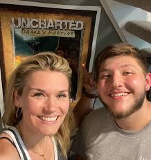 Ho incontrato Emily Rose! Attrice di voce e motion capture per Elena. Ho  fatto un lavoro nel suo nuovo posto e lei è stata così cool, mi ha persino  dato un poster