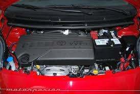 I had a mk2 1.3 as a courtesy car once and it didn't have that characteristic when changing gear. Toyota Yaris 1 33 Vvt I Dual Miniprueba