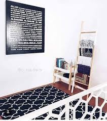 Sekat ruang tamu dengan desain unik. Idea Ruang Solat Di Rumah Sendiri Cadar Bestseller Facebook