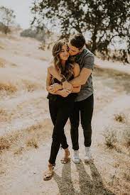 Engagement Pose Engagement Photos Engagement Photo Poses Couple Photoshoot Poses Engagement Photos Fall