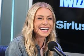 Kelly Ripa Reveals ‘Good-Bad Habit’ That Led to Gum Graft Surgery and Extended Absence from Hosting Live