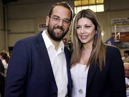 Η συγκομιδή των πιο σοφών και βαθιών σκέψεων πάνω στα ήθη των ανθρώπων ήδη είναι η συμφορά είναι φιλοσοφία σιωπηλή πολύβιος δημητρακόπουλος. Sthn Agaphmenh Ths Patra X8es H Sofia Zaxarakh Synodeyontas Ton Kyriako Mhtsotakh