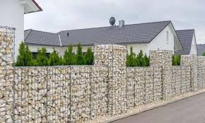 Keinginan untuk memiliki sebuah rumah yang minimalis namun naman dan tidak susunan batu membuat batu ini cocok dijadikan untuk pagar rumah berkonsep minimalis. Intip 10 Model Pagar Rumah Minimalis Sederhana Dan Elegan Desain Bangunan