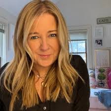 Michelle Dwight's Instagram, Twitter & Facebook