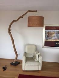Eine geschmackvolle stehlampe holz ist hier im shop in verschiedenen formen und größen sowie aus unterschiedlichen holzarten erhältlich. Pin Auf Holzarbeiten Innenbereich