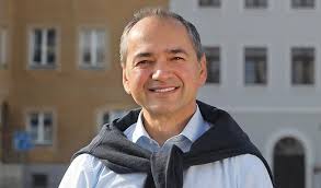 Ai imagini sau informaţii care ar putea deveni o ştire? Vedete De La Hollywood SprijinÄ Un Politician German De Origine RomanÄ Care CandideazÄ La PrimÄria Orasului