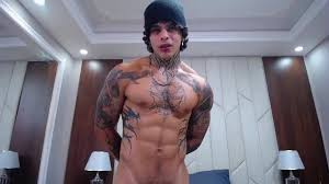 Sexy Tatted Muscle Hunk & His Amazing Ass - ThisVid.com