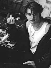 8 164 606 tykkäystä · 6 929 puhuu tästä. Johnny Depp S Awesomely Bizarre Photo Past Young Johnny Depp Johnny Depp Johnny