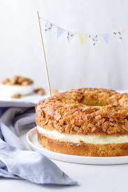 Bienenstich Torte In Kranzform Klassisch Mit Hefeteig Bienenstich Torte Bienenstich Bienenstich Rezept