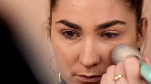 How to Make Your Concealer Last: 15 Steps (with Pictures)