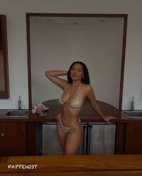 Ming Lee Simmons Topless and Sexy Photo Collection - Fappenist
