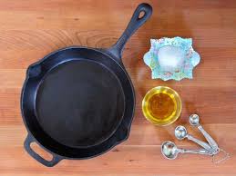 How To Clean Cast Iron Without Ruining The Seasoning Cast Iron Cleaning Cast Iron Pan Cast Iron
