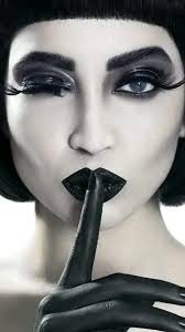 Я обычно не такая, как Вы думаете. Редко такая, как Вы ожидаете и абсолютно  не такая, как бы Вам хотелось...