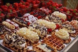 Gaufre De Bruxelles Brusselse Wafel Fluffy Waffles With Toppings Such As Fresh Fruit Whipped Cream And Chocolate Belgium Street Food Belgium Food Food