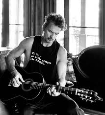 Unas 5,000 velas iluminarán unas ruinas históricas en guatemala para un concierto virtual. Ricardo Arjona Estrena Su Nuevo Album Estilos Media