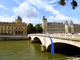 The conciergerie palace has been chosen as an unesco world heritage site and it is also as a monument among the center des monuments nationaux. Conciergerie Sa Paris Palasyo Ng Hustisya