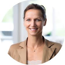 directeur-eigenaar uitvaartbegeleidster Harriet Van Der Vleuten van Van der  Vleuten & Derix Uitvaartbegeleiding