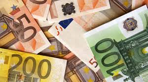 Sept valeurs de billets sont en circulation : Votre Billet De 5 Euros Vaut Peut Etre 50 Ou 100 Euros L Express Votre Argent