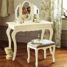 Morgane, coiffeuse, attend avec impatience les décisions qui seront prises lors du comité de concertation ce vendredi 22 janvier. Amenager Un Coin Coiffeuse Trucs De Nana