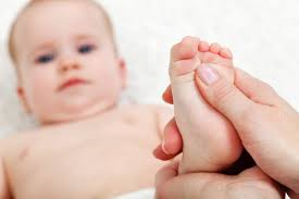 Damit landest du bei deinem freund oder freundin garantiert einen volltreffer! Schiefkopf Und Plattkopf Beim Baby Das Hilft Bei Kopfverformung