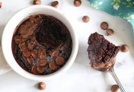 Ce Gateau Au Chocolat Moelleux Dans Une Tasse Est Pret En 1 Minute Recipe Easy Chocolate Mug Cake Mug Recipes Desserts
