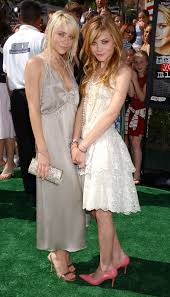 See her boyfriends' names and bio. Mary Kate And Ashley Olsen Fashion Photos Mary Kate And Ashley Olsen S Best Outfits From 1995 To Now