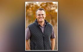 Central College Announces Adam Gregg will be the 2025 Commencement Speaker 