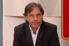 El periodista no pudo ocultar su enojo e hizo catarsis al aire en su programa de radio. Racing Independiente Gustavo Lopez Pidio El Retiro De Mauro Vigliano La Nacion