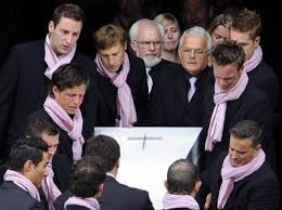 Belgian cyclist wouter weylandt has died after crashing during monday's third stage of the giro d'italia. Wouter Weylandt In Seiner Heimatstadt Beigesetzt Radsport News Com