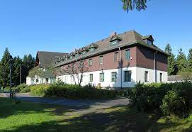 Der thüringer hof im idyllischen stadtzentrum bad frankenhausens bietet nicht nur für familien, wandersleute oder touristen das. Eisenacher Haus Wikipedia