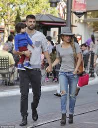 Shakira Casual Street Style Shakira Style Shakira Outfits Gerard Pique