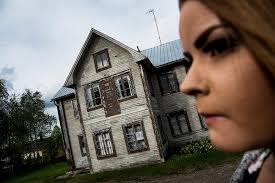 Kvinnan som står i mitt badrum dog på 50-talet”