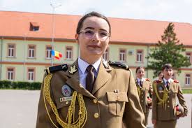 Depunerea jurământului militar de către studenții aft. Livia Èi Gabriel Èefii De PromoÈie Ai Academiei Fortelor Terestre Sibiu