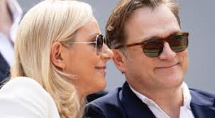 On a perdu notre…" : Arielle Dombasle fait une étonnante révélation sur son  histoire d'amour avec Bernard Henri-Lévy