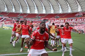 ˌĩteɾnɐsjoˈnaw) commonly known as internacional or simply inter, is a brazilian professional football club based in porto alegre. Inter De Porto Alegre Gano El Clasico Ante Gremio Y Es Puntero Del Brasileirao Todos Los Resultados El Intra Sports