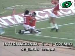 Grenal é o duelo entre os clubes brasileiros de futebol grêmio e internacional, que já se enfrentaram 430 vezes desde o ano de 1909. Radio Guaiba Internacional Vence O Grenal Do Seculo 12 12 1989 Youtube