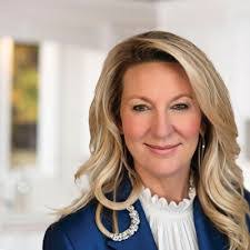 Danielle Mikesell's Instagram, Twitter & Facebook