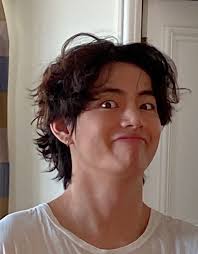 But there is one more side to the personality of the most handsome man. Ray On Twitter Kim Taehyung