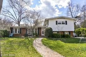Thegirlsofrealestate Com Present Alexandria Va Home For Sale On Quiet Street Near The Potomac River And Mount Vernon Real Estate Real Estate Sales Alexandria