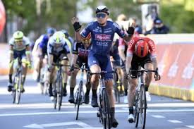 Najnovšie správy zo sveta športu, aktuálne výsledky, tabuľky, videá a fotografie. Tim Merlier Juicht Na Wegvergissing Van Brent Van Moer Ook Het Nieuwsblad Mobile