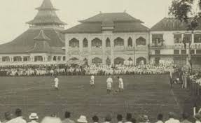 Pemindahan tersebut berdasarkan besluit pemerintah hindia belanda pada 25 september 1810 yang kemudian ditetapkan menjadi hari jadi kota bandung. Profil Dan Sejarah Kota Bandung Bandung Aktual