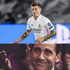 Klopp called Toni Kroos a genius. Johan Cruyff said he should of won the  Ballon d'Or. Xavi said Kroos reminds him of himself. Paul Scholes said he  tried to play like Kroos.