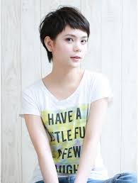 丸顔さんに似合うぱっつん前髪の法則とは バングの幅を狭くして大人可愛いを手に入れよう ベリーショートヘア ヘアカット ショート ショートのピクシーカット